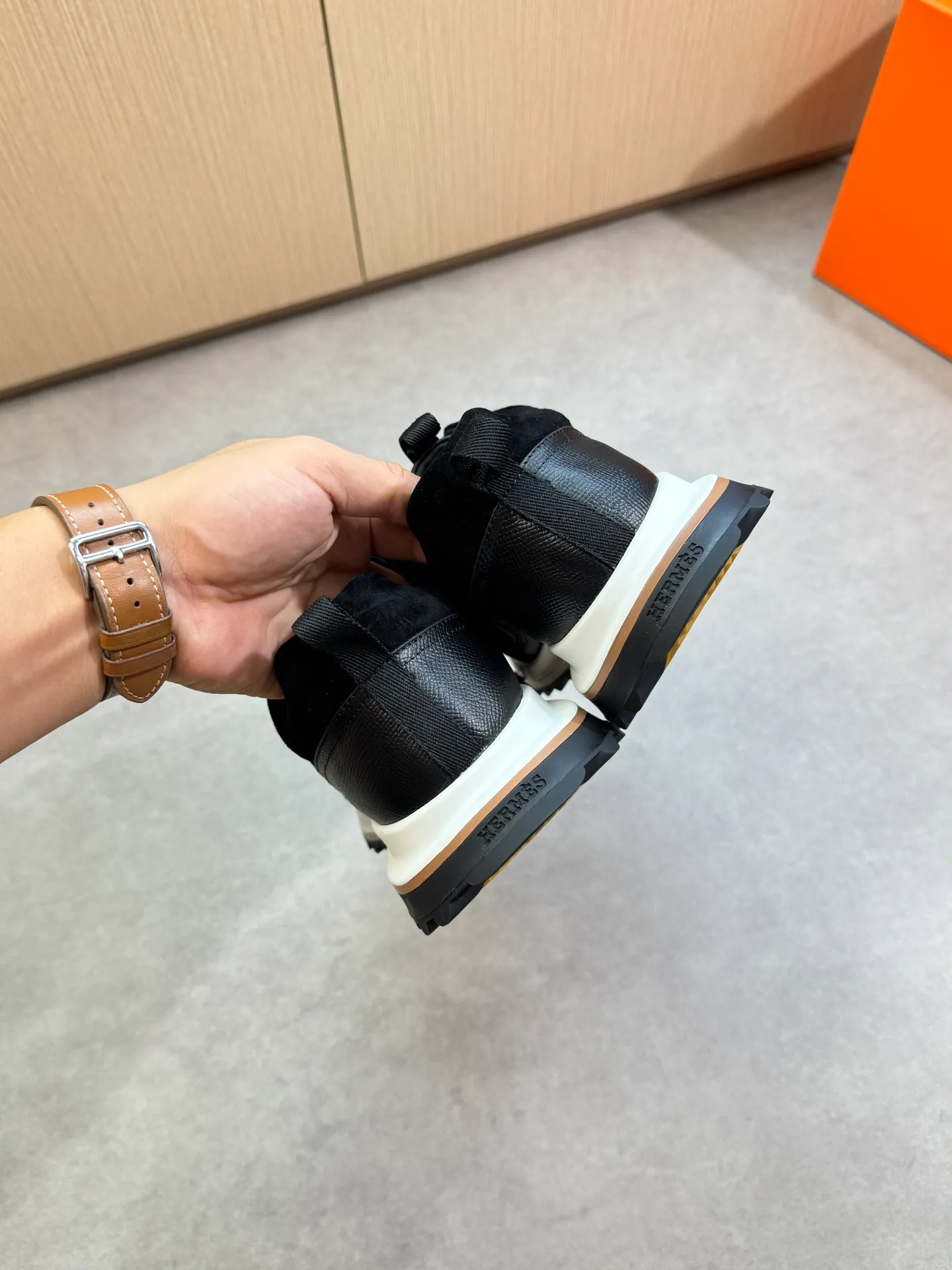 Men's shoes 💰740 [HERMES] Hermès - High-end quality original single casual sports shoes - Upper: 🔝 Nappa calfskin, palm-print cowhide, suede sheepskin leather, tongue. Heel. Brand logo webbing - Lining: brand canvas, foot pad; water-dyed cowhide - Outsole: ultra-light T men's shoes 💰U foam rubber; two-color molded outsole -Ultra-high quality control·Fine workmanship: highlighted (high-end·nobility·grade) -Size: 39-44 (38, 45, can be customized)·0118